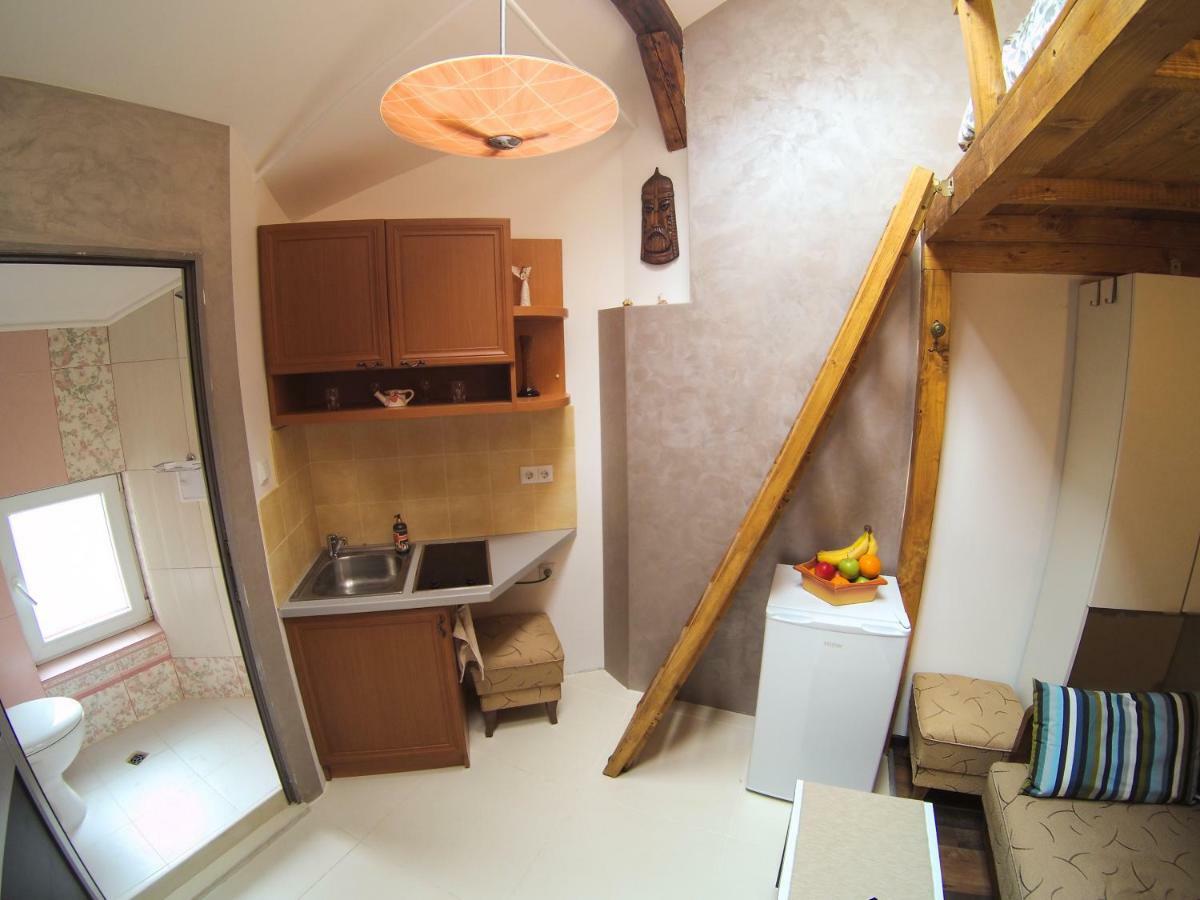 Vitosha Blvd - Attic Studio Софія Екстер'єр фото