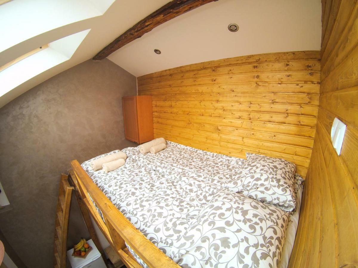 Vitosha Blvd - Attic Studio Софія Екстер'єр фото